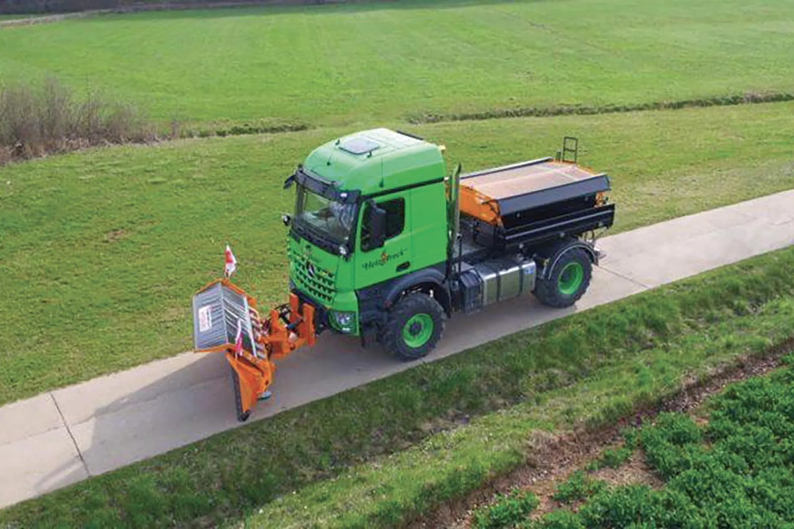 camion-porte-outils-deneigement